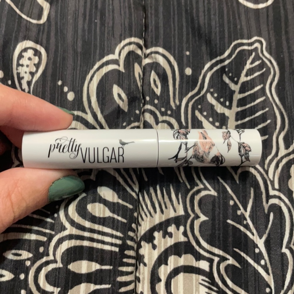 Pretty vulgar mascara in black swan